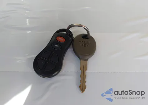 2001 Chrysler Town & Country Limited from USA, damaged, VIN 2C8GP64L21R396844